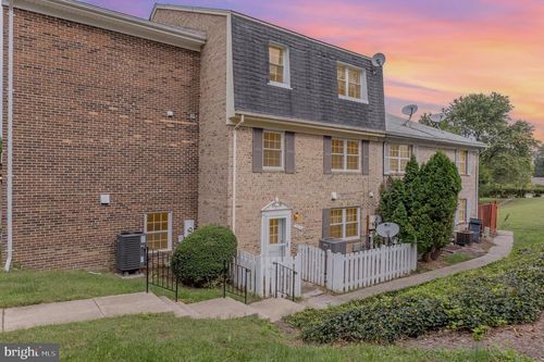 9816 Hagel Cir, LORTON, VA, 22079-4310 | Card Image