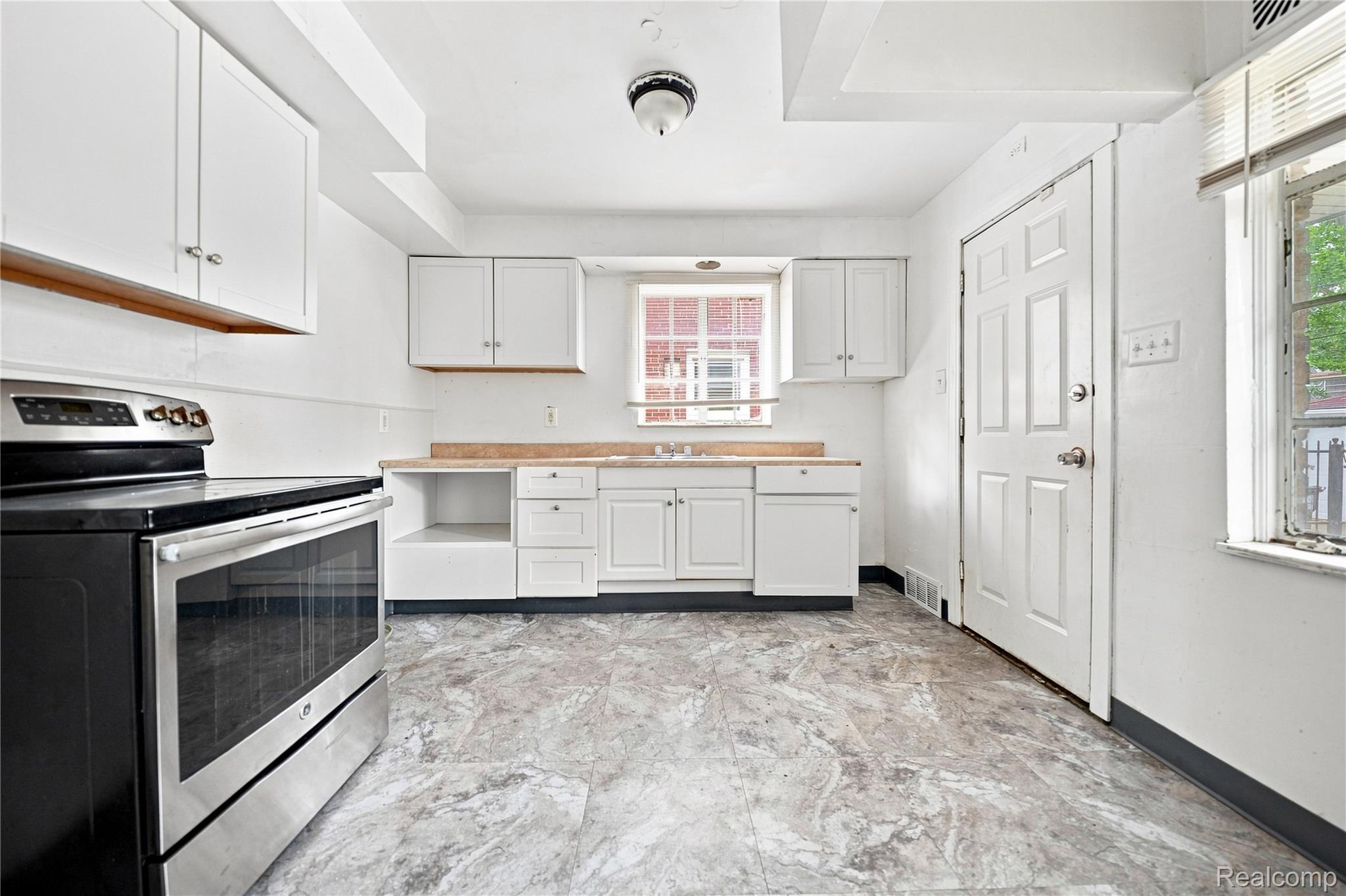 Residential Lease in Detroit 5