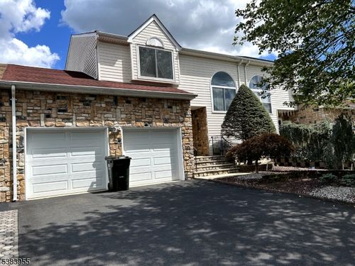 27 Kingfisher Ct, Marlboro, NJ, 07746-2504 | Card Image