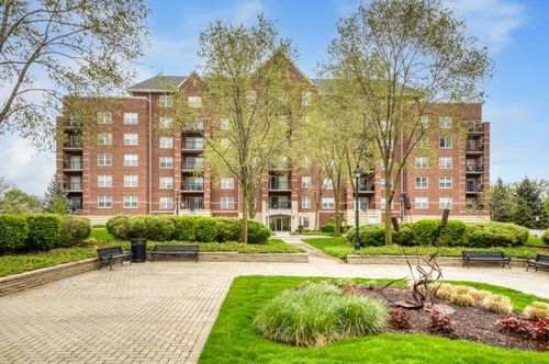 212-440 W Mahogany Ct, Palatine, IL, 60067-7812 | Card Image