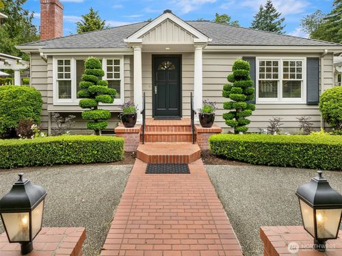 214 10th Ave, Kirkland, WA, 98033-5521 | Card Image