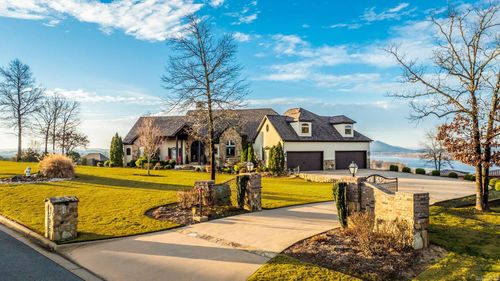 15716 Summit View Ln, North Little Rock, AR, 72113-8900 | Card Image