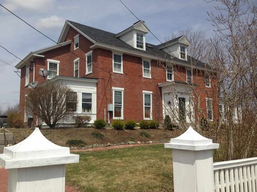 apt-4-2 Elm St, Newmarket, NH, 03857-1200 | Card Image