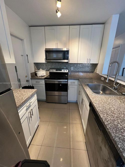 2920 Nw 11th Pl, Fort Lauderdale, FL, 33311-5622 | Card Image