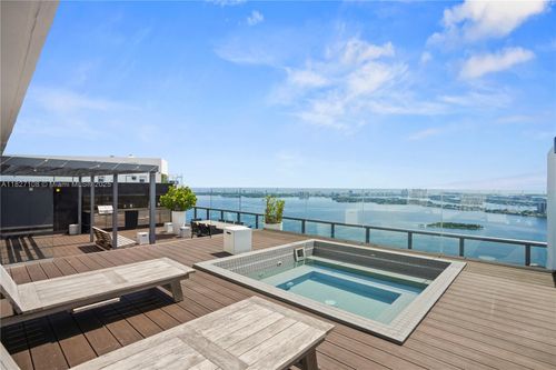 uph5303-650 Ne 32nd St, Miami, FL, 33137-4244 | Card Image