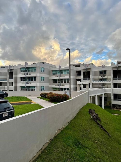 e-5301-24 Boulevard Media Luna, Carolina, PR, 00987 | Card Image