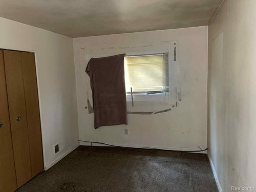 811 Melrose St, Pontiac, MI, 48340-3124 | Card Image