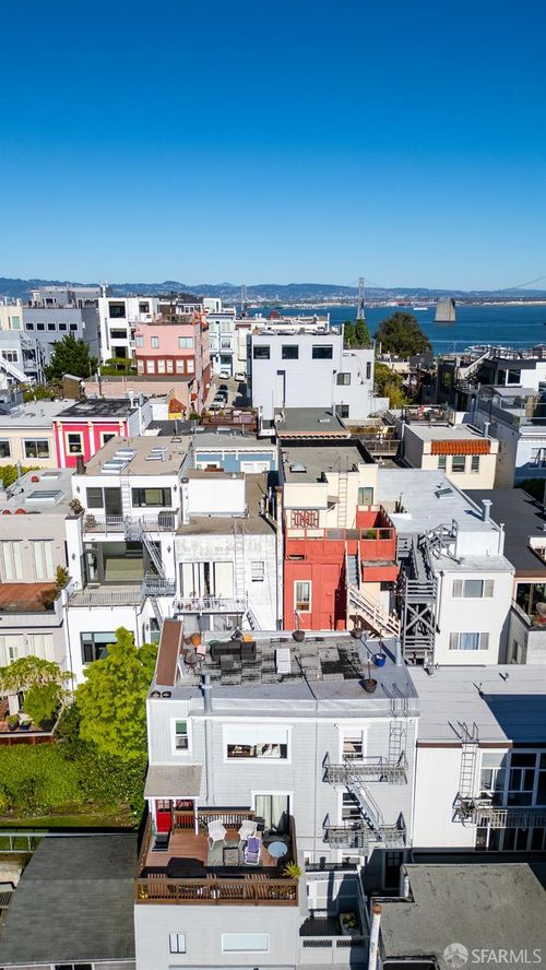 24 Windsor Place, San Francisco, CA, 94133 | Card Image