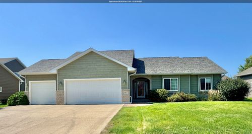 641 Hawk Cir, Dakota Dunes, SD, 57049-5385 | Card Image