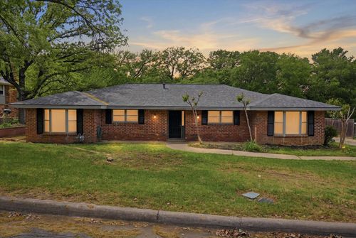 1200 Woodridge Cir, Euless, TX, 76040-5968 | Card Image