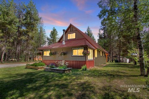 9 Red Fox Dr, Cascade, ID, 83611-5324 | Card Image