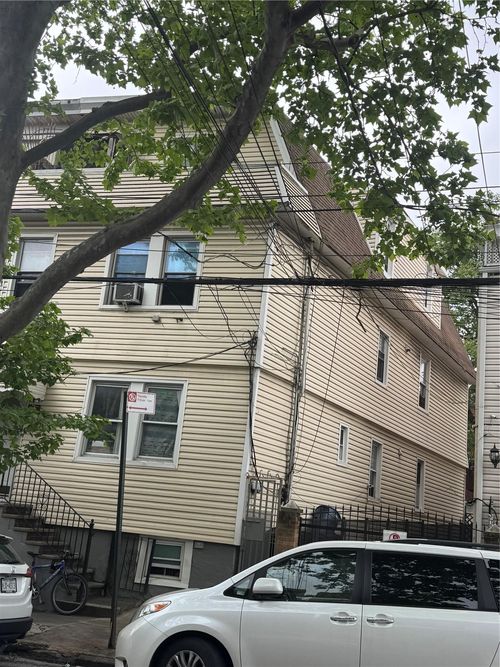 33 109th St, Corona, NY, 11368-1216 | Card Image