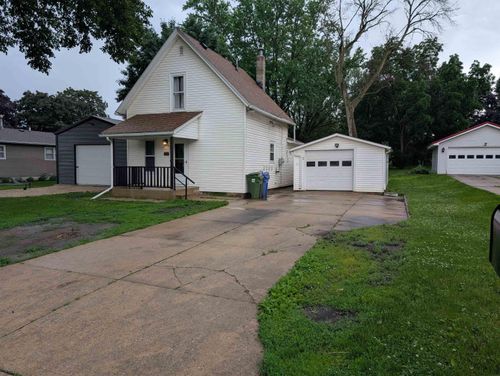 204 8th St, Charles City, IA, 50616-3703 | Card Image