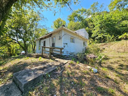 31 Locust St, Glouster, OH, 45732-1032 | Card Image