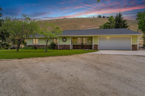 19908 Pine Ridge Dr, Tehachapi, CA, 93561-8199 | Card Image