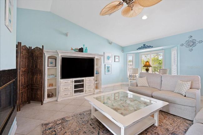 519 74 Th St, House other with 3 bedrooms, 3 bathrooms and null parking in HOLMES BEACH FL | Image 10