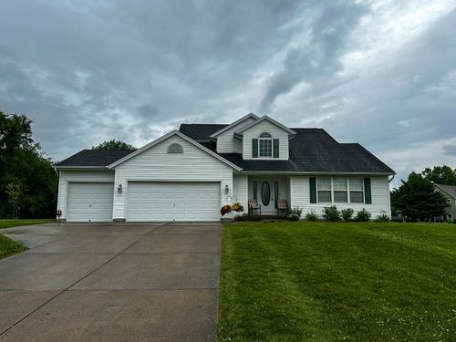 323 Woodfield Dr, Batesville, IN, 47006-7024 | Card Image
