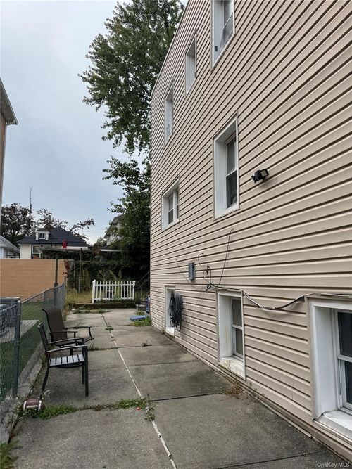 727 Clarence Ave, Bronx, NY, 10465-1703 | Card Image