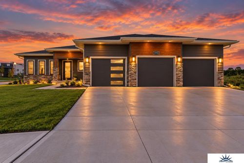 19950 Weir St, Omaha, NE, 68135 | Card Image