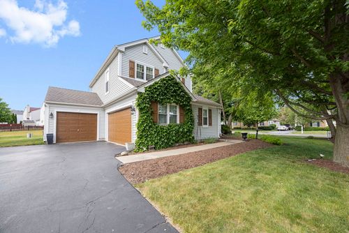 2000 Serenity Ln, Woodstock, IL, 60098-7018 | Card Image