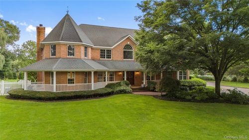 17 Hunt Ct, Glen Head, NY, 11545-2749 | Card Image