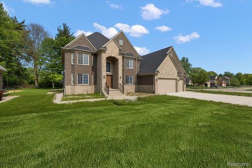 56350 Willow Creek Blvd, Shelby Twp, MI, 48316-1172 | Card Image