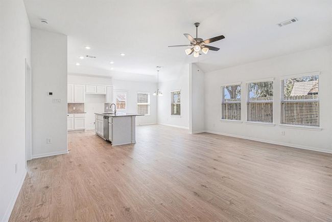249 Edgewater Dr, House other with 4 bedrooms, 2 bathrooms and 2 parking in West Columbia TX | Image 6