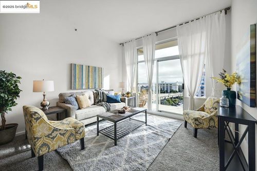 apt-715-5855 Horton St, Emeryville, CA, 94608-2052 | Card Image