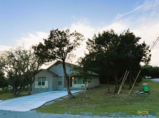 Front side view of home. | Image 24