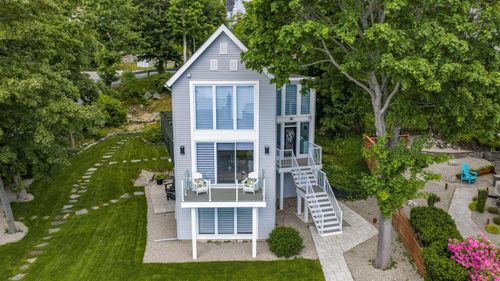 15 Shipyard Rd, House with 5 bedrooms, 5 bathrooms and null parking in Bedford NS | Card Image