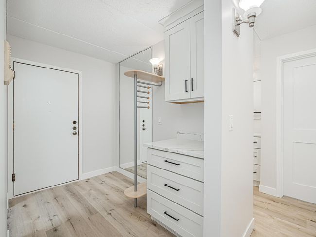 10411 Cedar Lk Rd S Apt 411-large-008-003-Foyer-1334x1000-72dpi.jpg | Image 5
