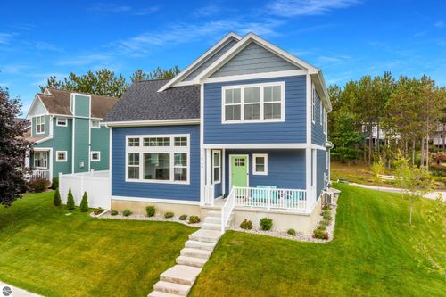 10708 Shrewbury Rd, Traverse City, MI, 49684-6236 | Card Image