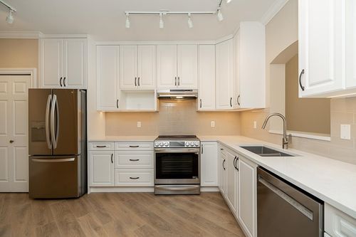 218-3098 Guildford Way, Coquitlam, BC, V3B7W8 | Card Image