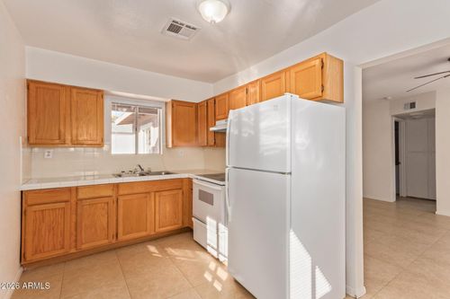 2102 E Oak St, Phoenix, AZ, 85006-2050 | Card Image