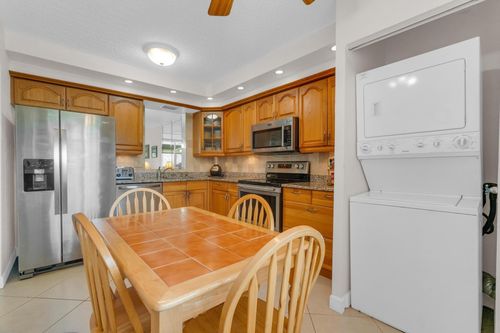 apt-301-7340 Lake Circle Dr, Margate, FL, 33063-4876 | Card Image