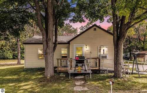 504 Allen St, Cadillac, MI, 49601-1708 | Card Image