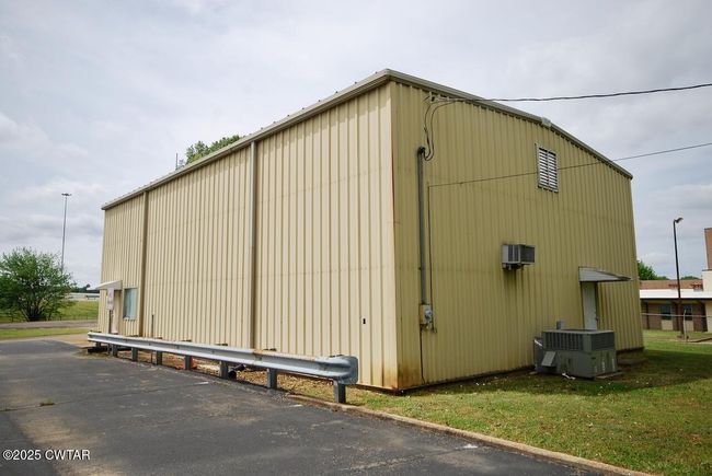 Not a part of Main Lease can be leased for addition charge. | Image 23
