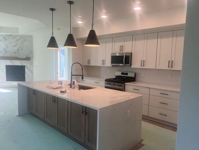1401 - 2114 Bluestem Drive, Condo with 2 bedrooms, 2 bathrooms and null parking in WAUKESHA WI | Image 6