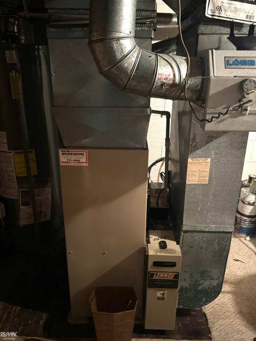 21931 Mauer St, Saint Clair Shores, MI, 48080-2322 | Card Image