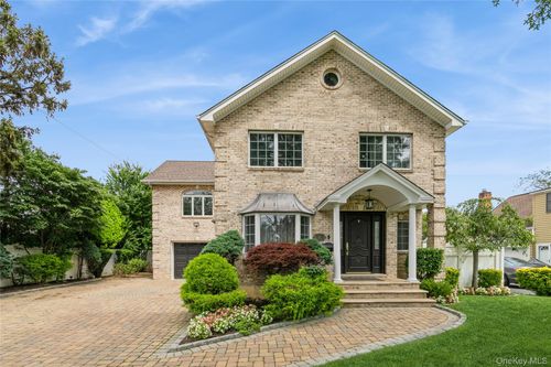 27 Greenlawn Boulevard, Hempstead, NY, 11580 | Card Image