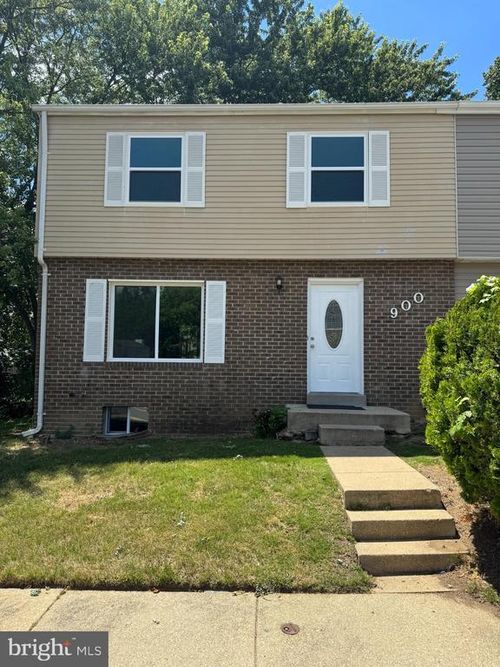 900 Nadine Ct, HYATTSVILLE, MD, 20785-4500 | Card Image