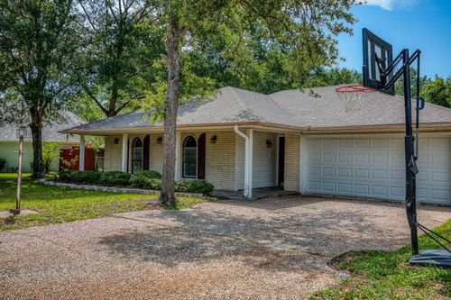 216 Duerr Dr, Bellville, TX, 77418-3411 | Card Image