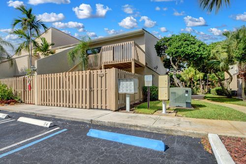 apt-205-614 Executive Center Dr, West Palm Beach, FL, 33401-4943 | Card Image