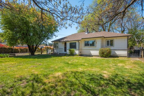 118 S Caves Ave, Cave Junction, OR, 97523-9395 | Card Image