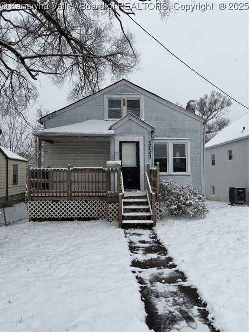 2227 Kanawha Ter, Saint Albans, WV, 25177-3186 | Card Image