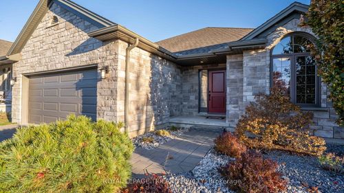 693 Newman Dr, Mount Brydges, ON, N0L1W0 | Card Image