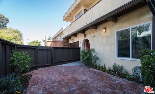 16 Reef St, Marina del Rey, CA, 90292-6725 | Card Image