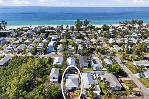 2812 Avenue B, HOLMES BEACH, FL, 34217-2117 | Card Image