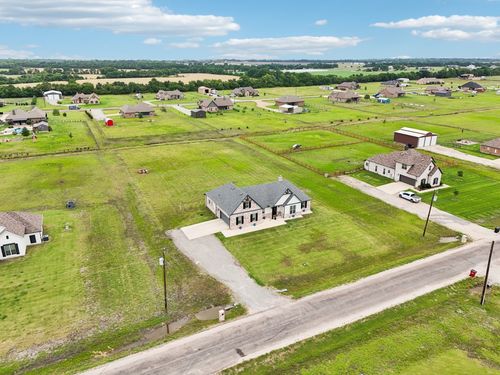 821 Cheyenne Trl, Trenton, TX, 75490-7321 | Card Image