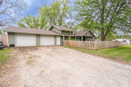 826 W 7th St, Ottawa, KS, 66067-2620 | Card Image
